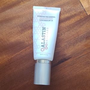 Alastin hydratint pro mineral sunscreen spf 36